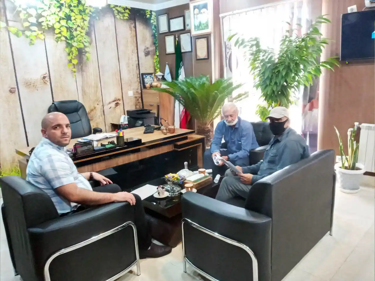 جلسه غیر رسمی شرکت تعاونی صبح امید فدک بین رئیس هیئت مدیره جناب آقای دکتر آقا سید مرتضی و اعضای محترم