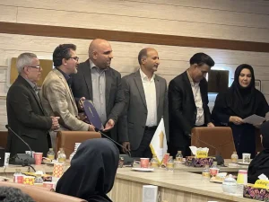 دریافت لوح تقدیر رتبه برتر ارزیابی و عملکرد دانشگاه فرهنگ و هنر در بین مراکز
