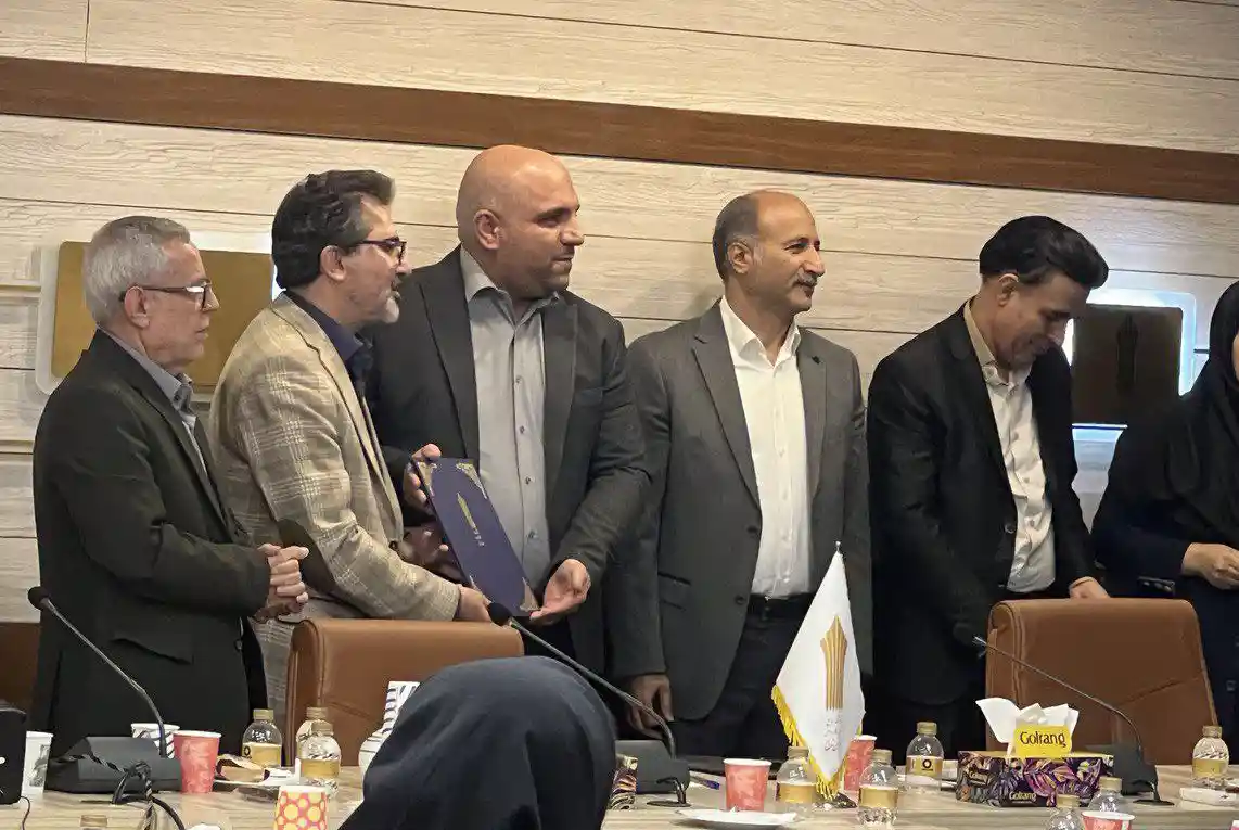 دریافت لوح تقدیر رتبه برتر ارزیابی و عملکرد دانشگاه فرهنگ و هنر در بین مراکز