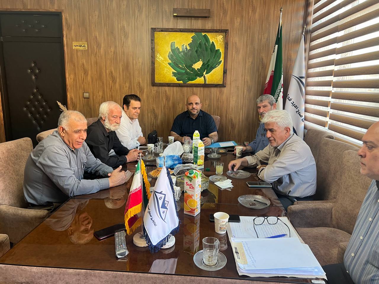 جلسه تعاونی مسکن ۱۹ ناجا با حضور دکتر آقا سید مرتضی (رئیس) و اعضای هیئت مدیره برگزار شد